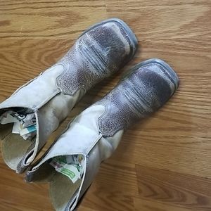 Ariat boots size 9.5‎